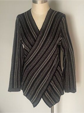 Oliver O. Black with gold metallic threads sweater size XL